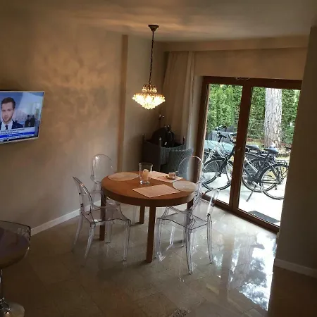 Apartament Amarone アパート ポビエロボ