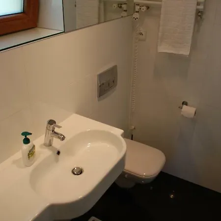 Apartament Amarone アパート ポビエロボ